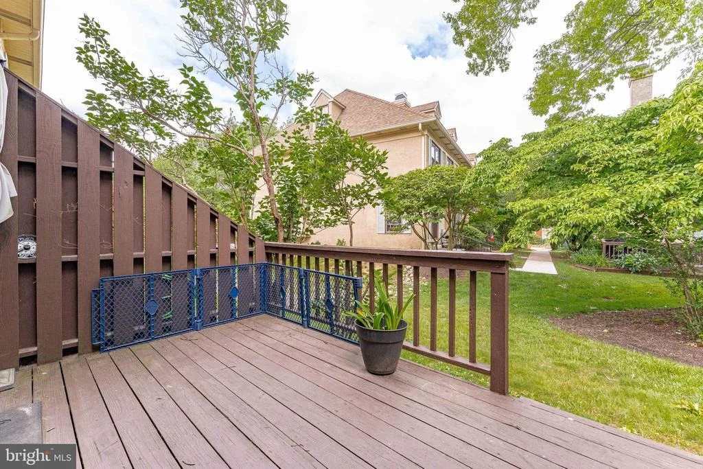 Photo of 11 CHATEAU CIRCLE