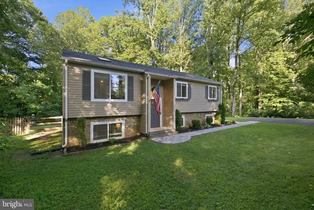 Photo of 7371 CROWN LANE
