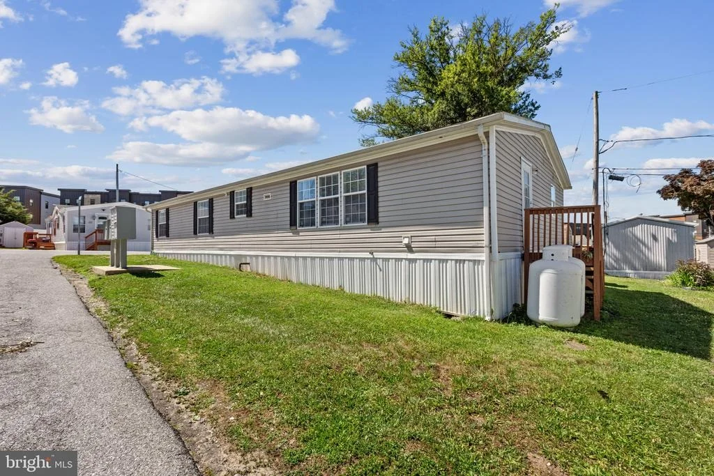 Photo of 43 MIDWAY AVENUE