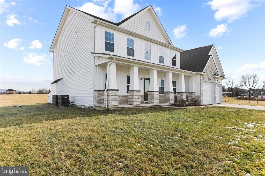 Photo of 219 SUMMERFIELD WAY