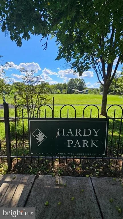 Photo of 4462 MACARTHUR BOULEVARD NW