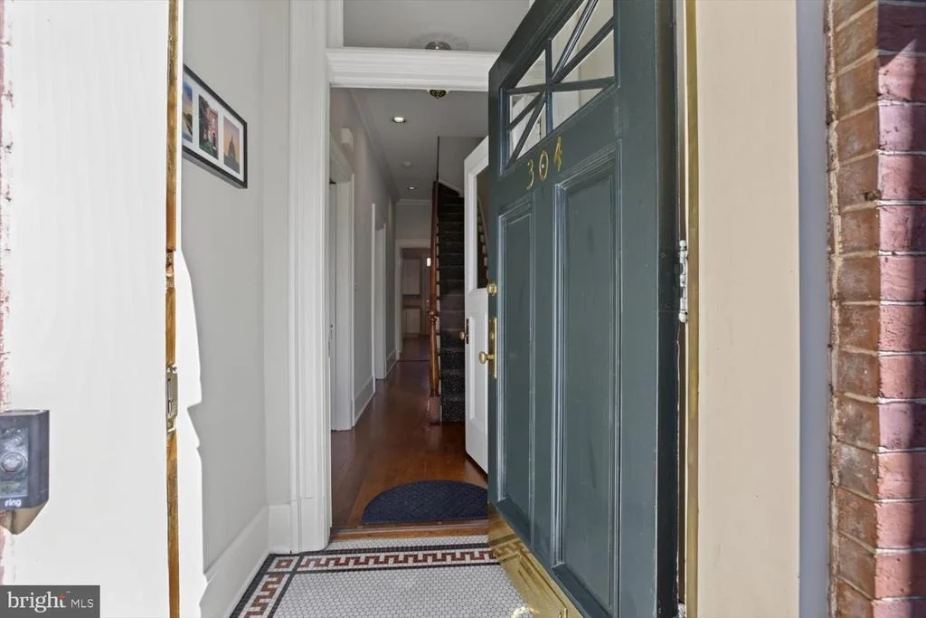 Photo of 304 A STREET SE