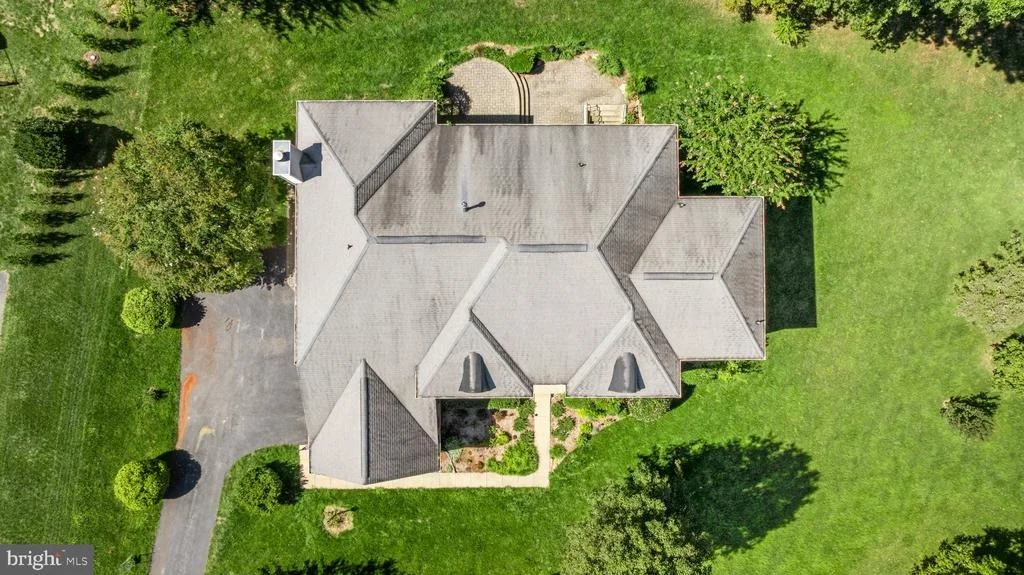 Photo of 915 ZENITH DRIVE