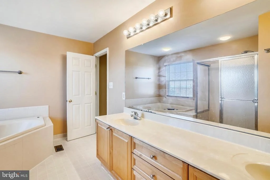 Photo of 2240 W GREENLEAF DRIVE