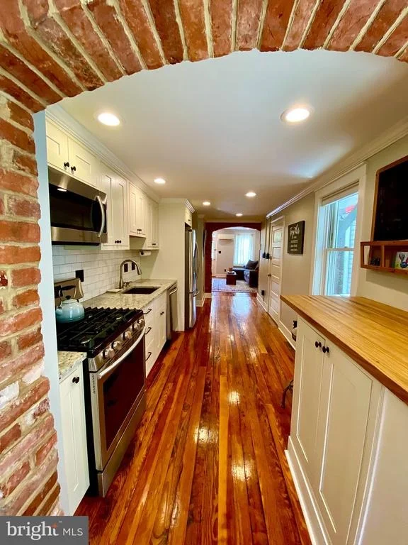 Photo of 37 E 5TH STREET