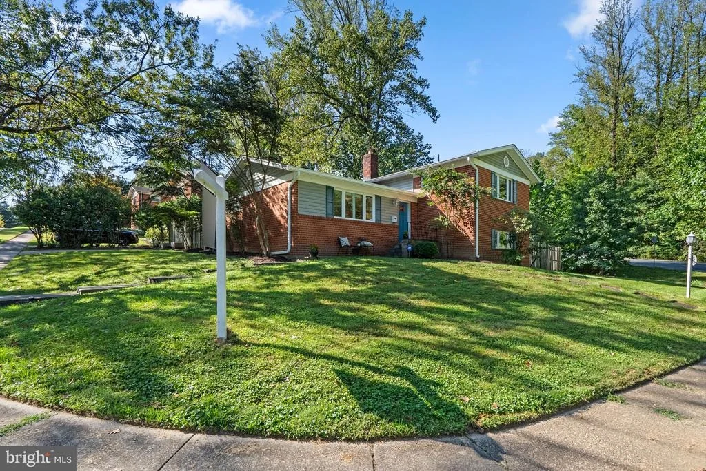 Photo of 8810 SPRING VALLEY ROAD