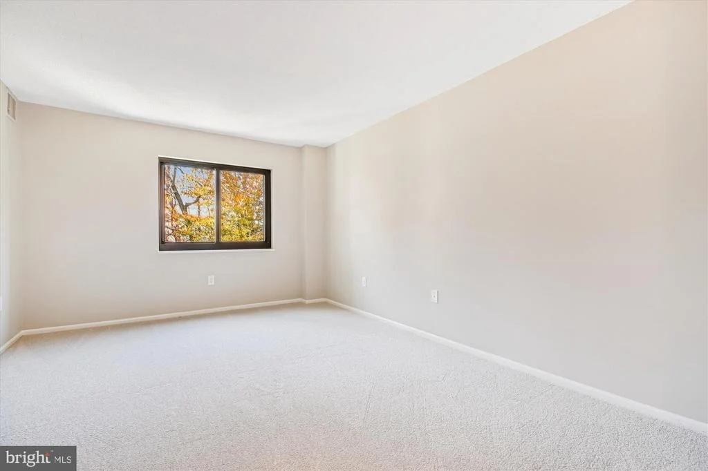 Photo of Unit 3308 at 15115 INTERLACHEN DRIVE