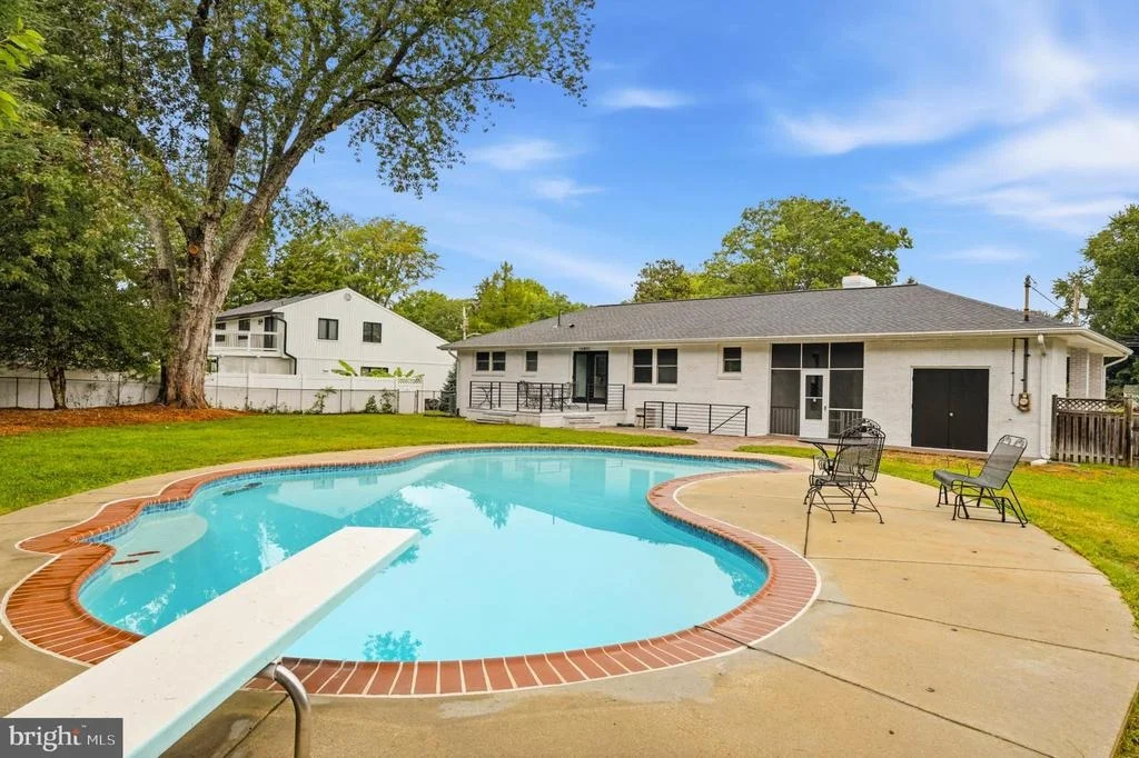 Photo of 109 SUNSET DRIVE
