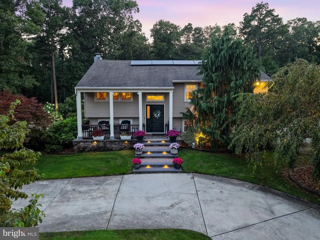 Photo of 211 CAHNT AVENUE