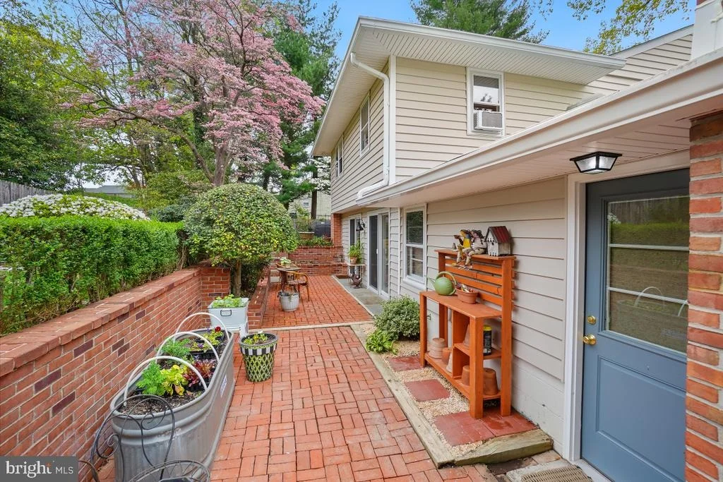 Photo of 7516 OAKMONT DRIVE