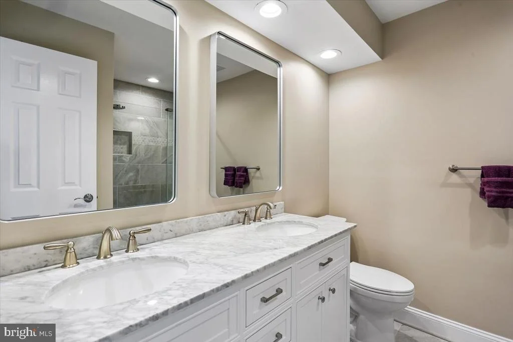 Photo of 2425 HIDDEN VALLEY LANE