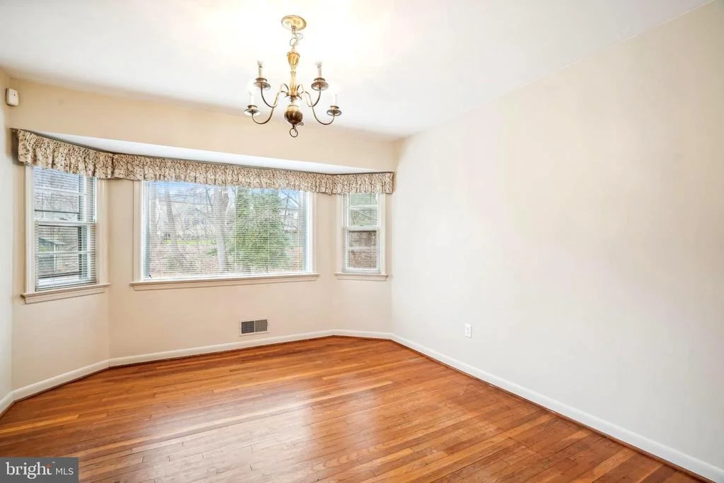 Photo of 5906 PARKWAY DRIVE