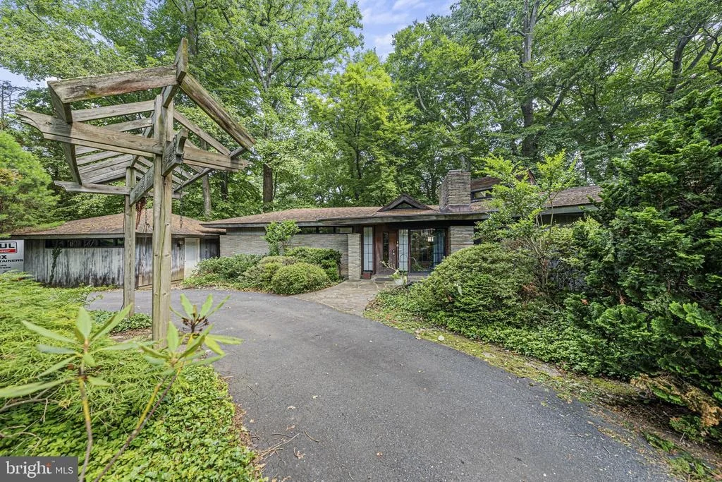 Photo of 2 BUTTONWOOD LANE
