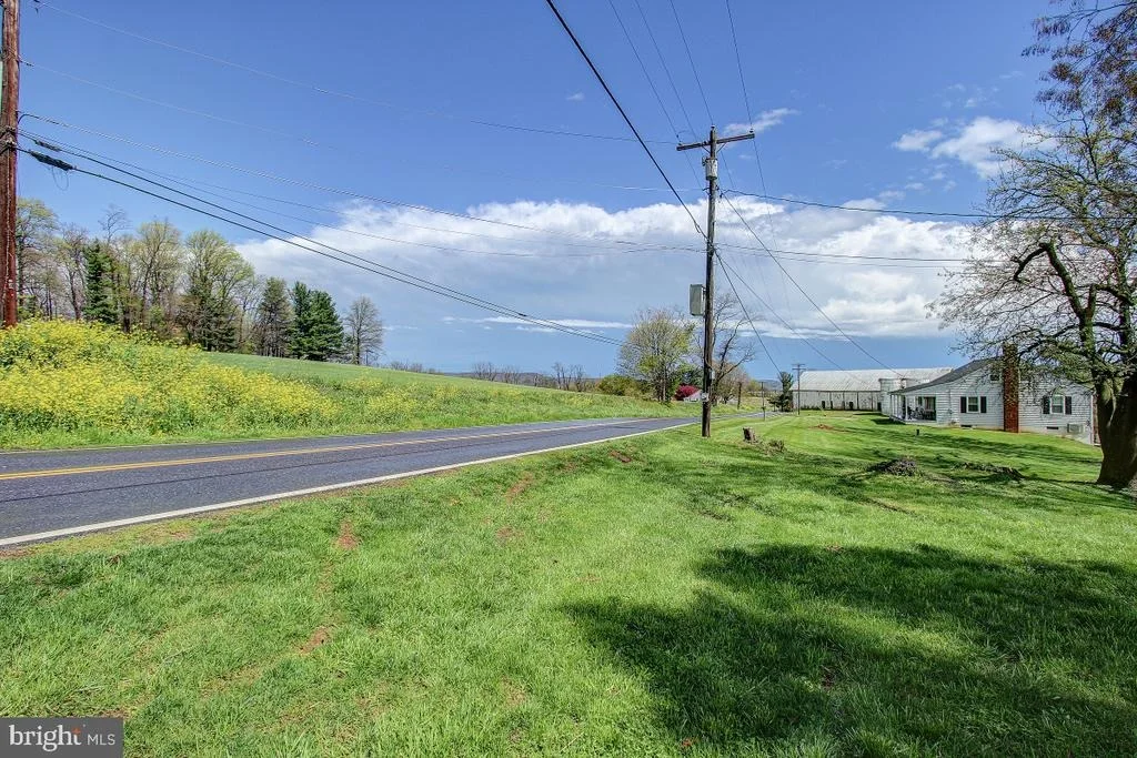 Photo of 8022 BOLIVAR ROAD