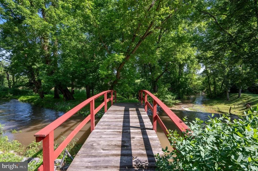 Photo of 6517 KABLETOWN ROAD