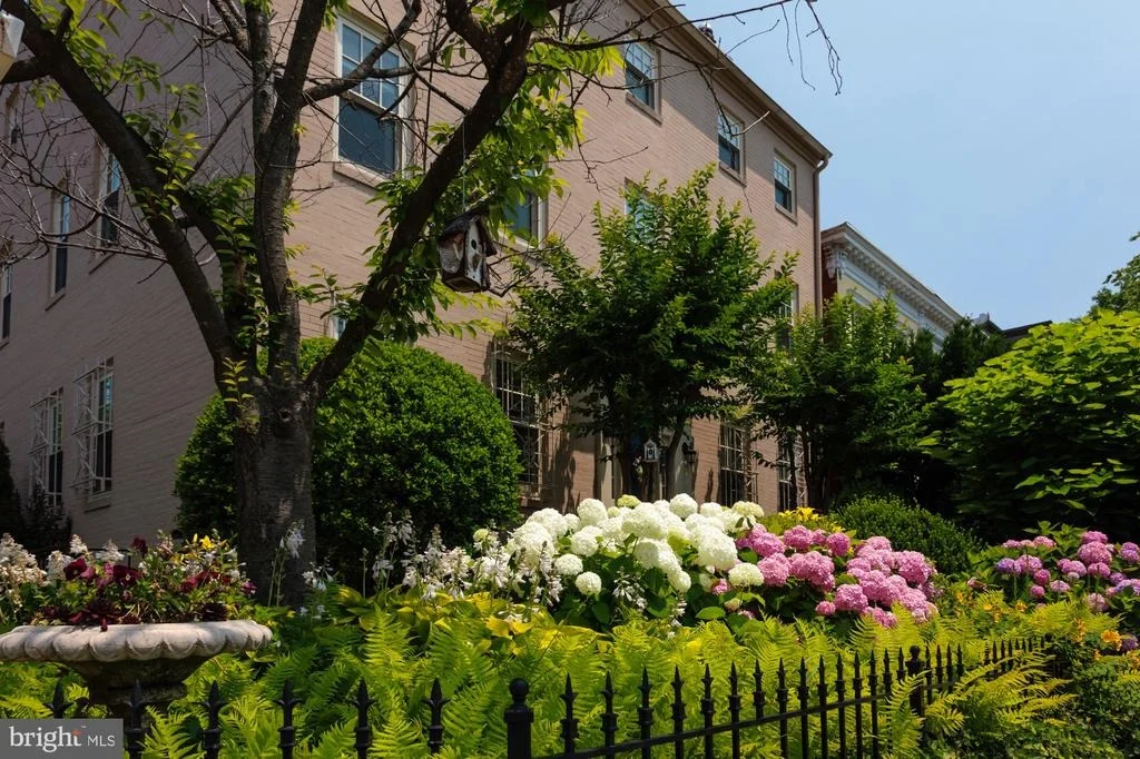 Photo of 600 G STREET SE