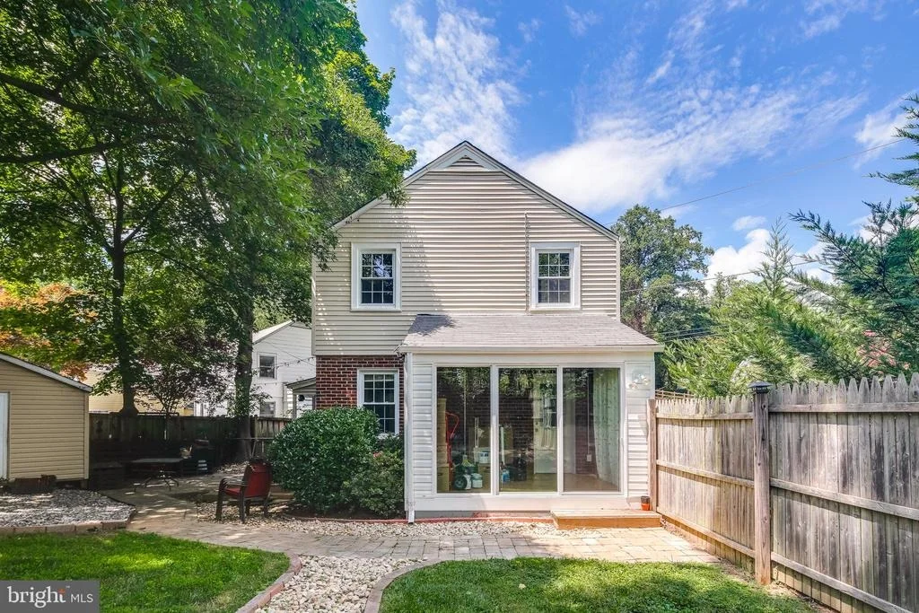 Photo of 505 E SCHUYLER ROAD
