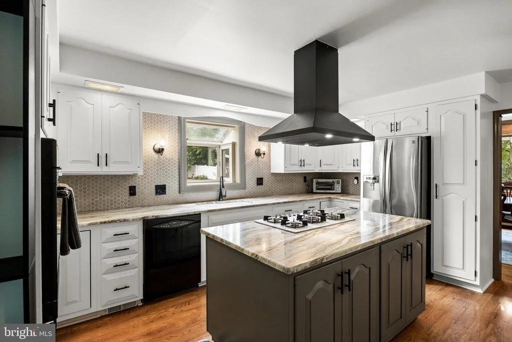 Photo of 52 SUNSET DRIVE