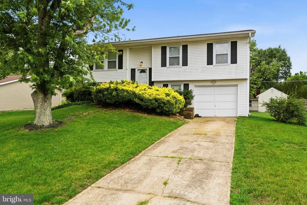 Photo of 215 COMPTON ROAD