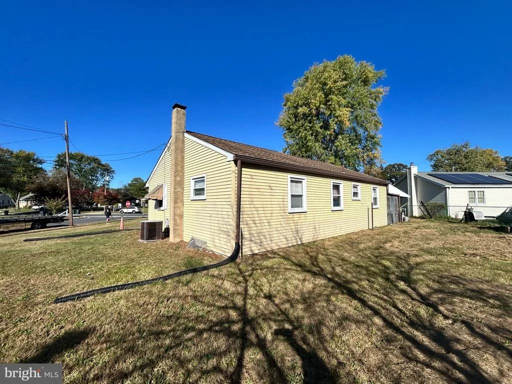 Photo of 24 W LOIS DRIVE