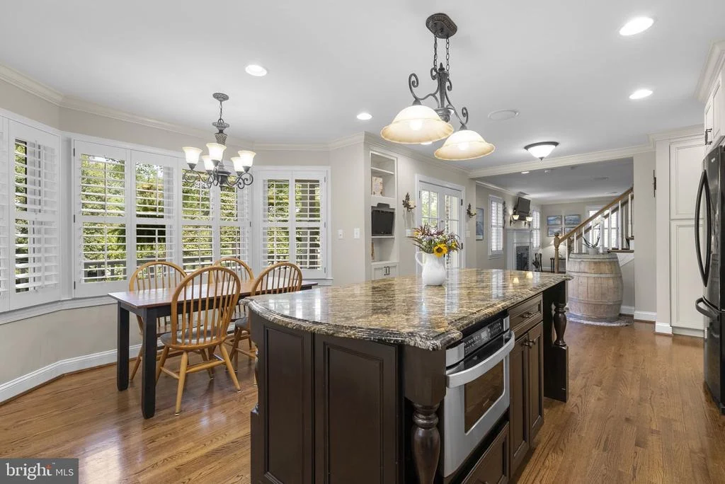 Photo of 710 WOODSIDE PARKWAY