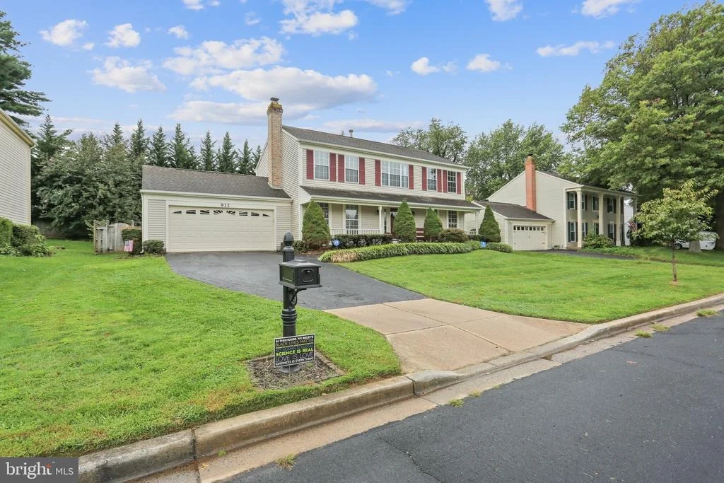 Photo of 912 POINTER RIDGE DRIVE