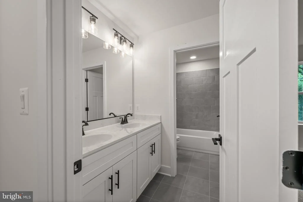 Photo of 2175 GLENCREST CIRCLE