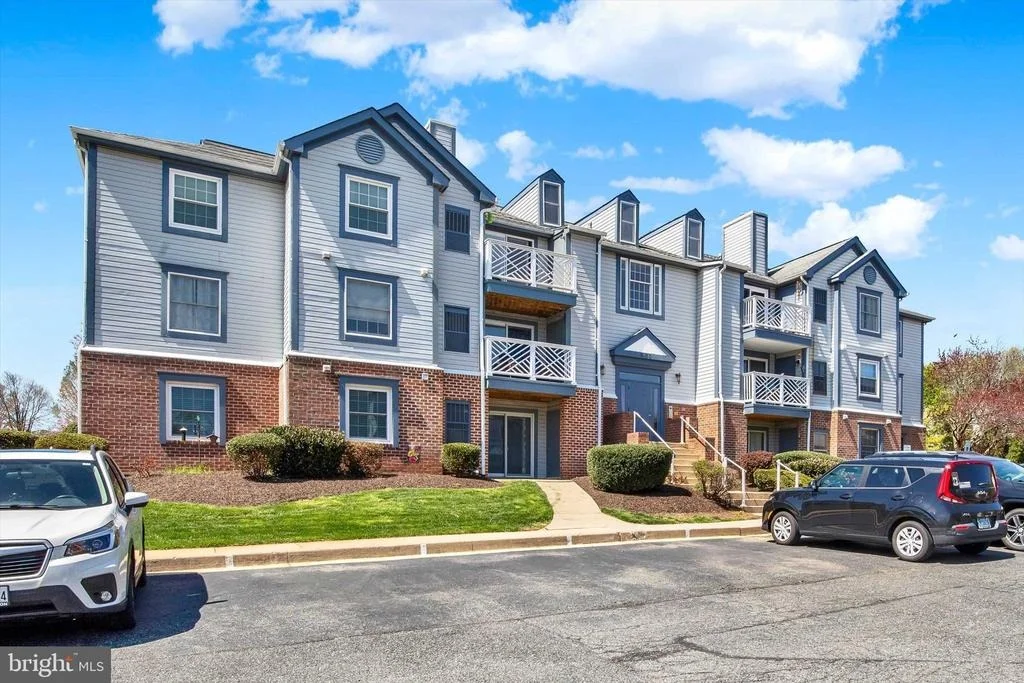 Photo of Unit 200L at 200 OAK LEAF CIRCLE