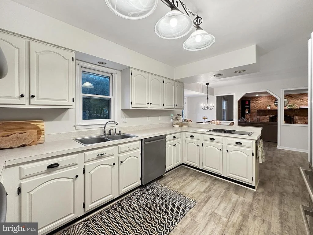Photo of 325 SOAPSTONE LANE