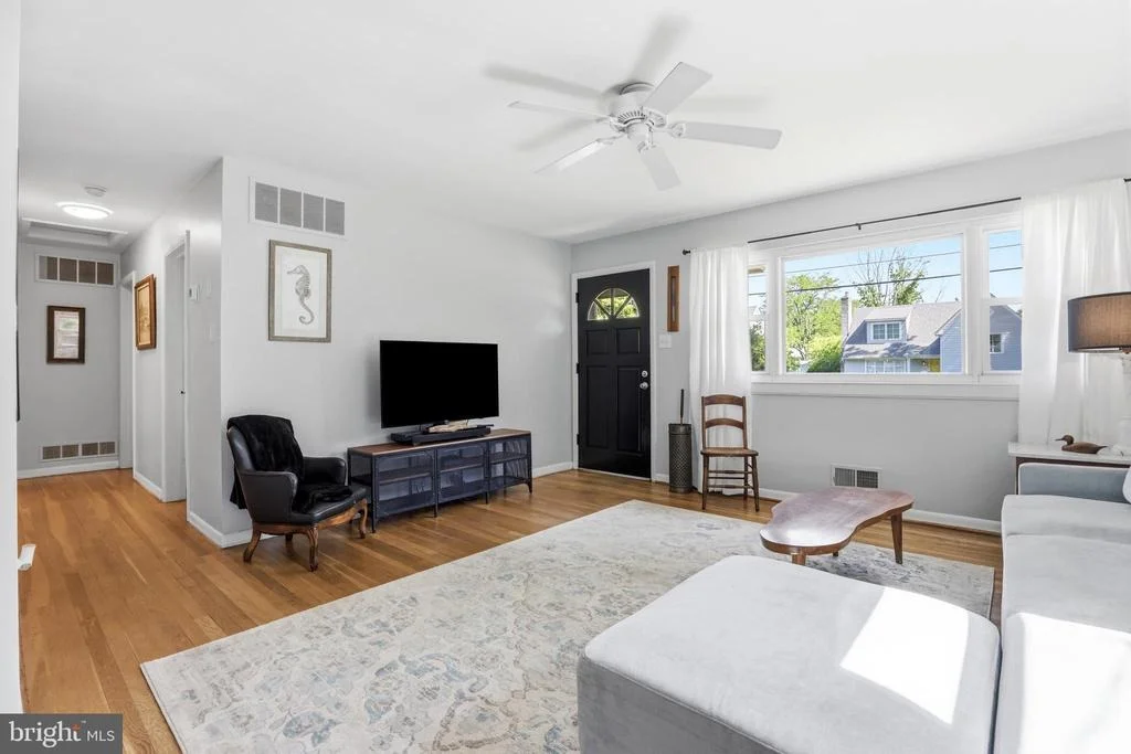 Photo of 735 WARREN DRIVE