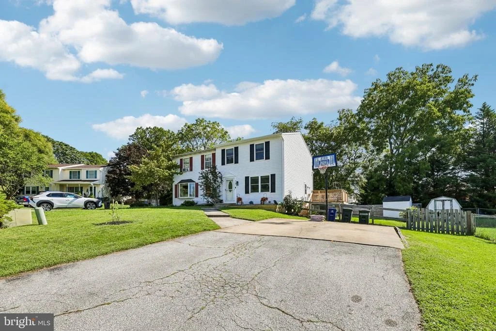 Photo of 413 BABYLON COURT