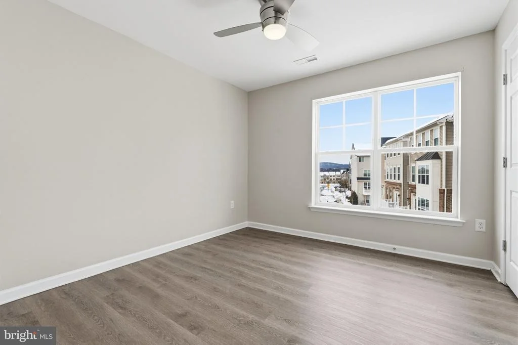 Photo of 5902 FORUM SQUARE