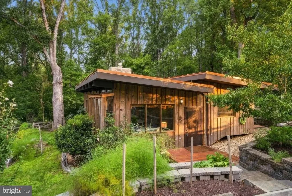 Photo of 7221 CLIFTON ROAD