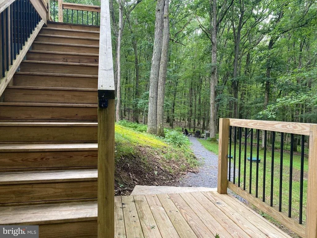 Photo of 106 LODGE CIRCLE