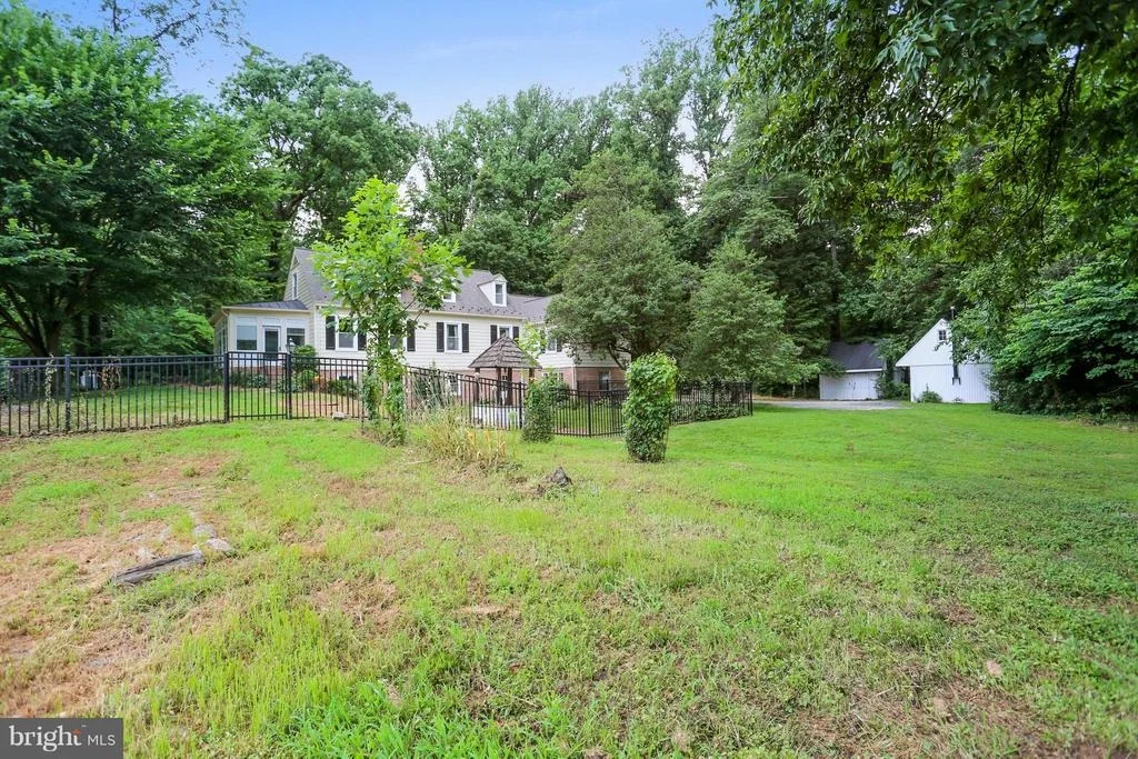 Photo of 17415 BATCHELLORS FOREST ROAD