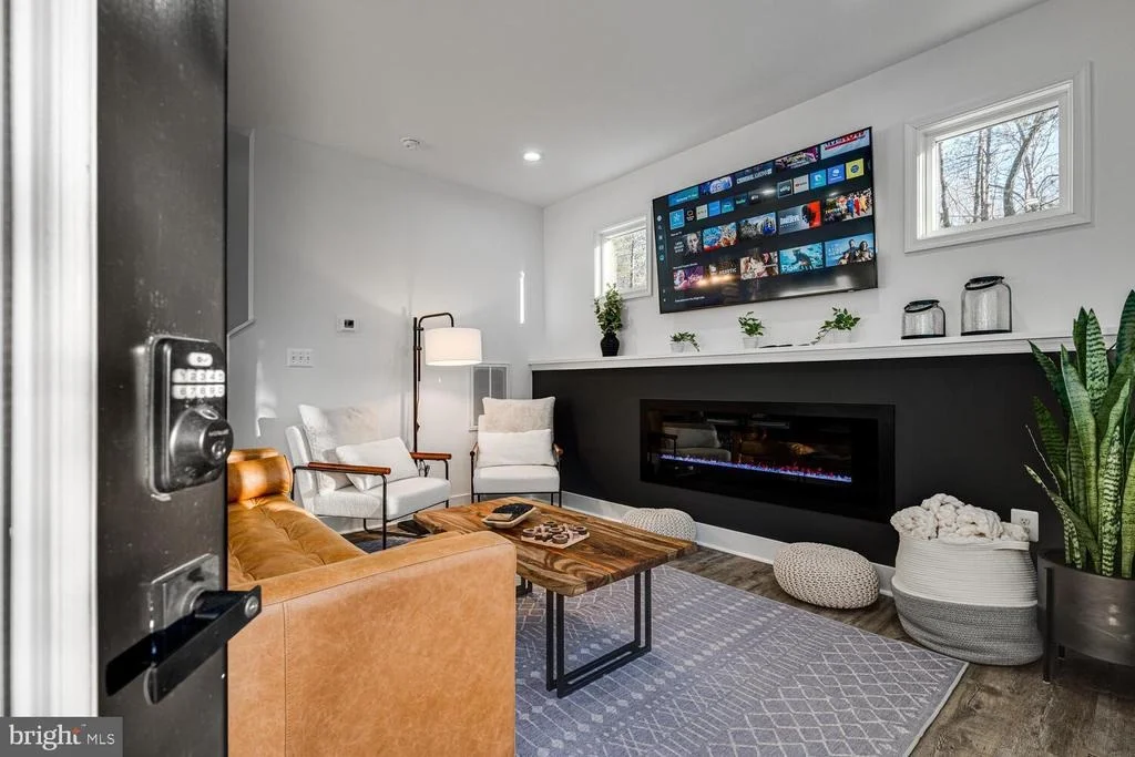 Photo of 1355 GREENVIEW DRIVE