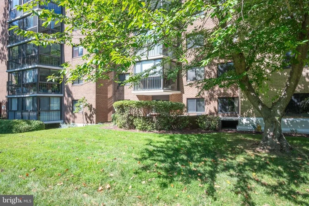 Photo of Unit 2102 at 15107 INTERLACHEN DRIVE