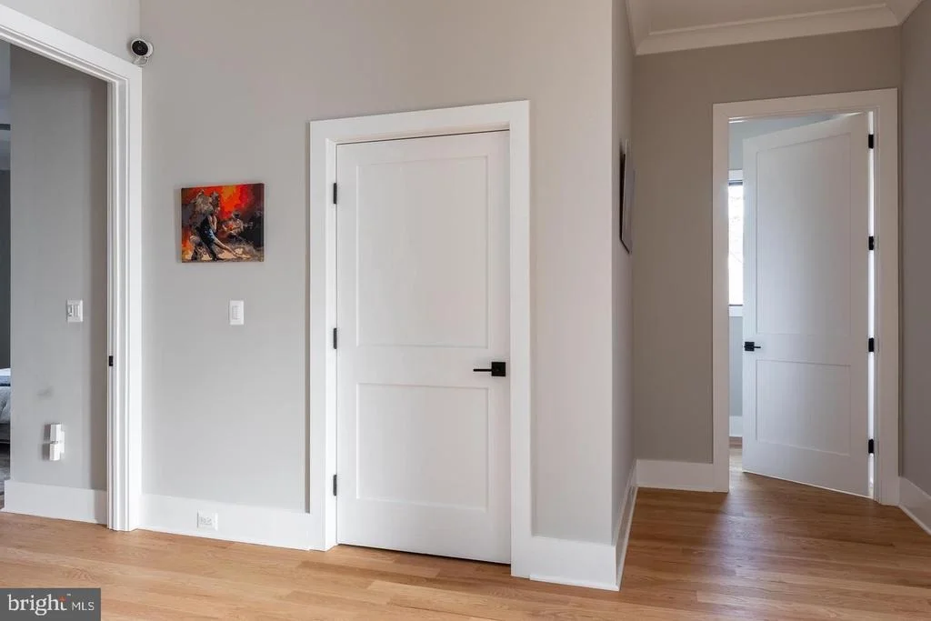 Photo of 6884 CHURCHILL ROAD