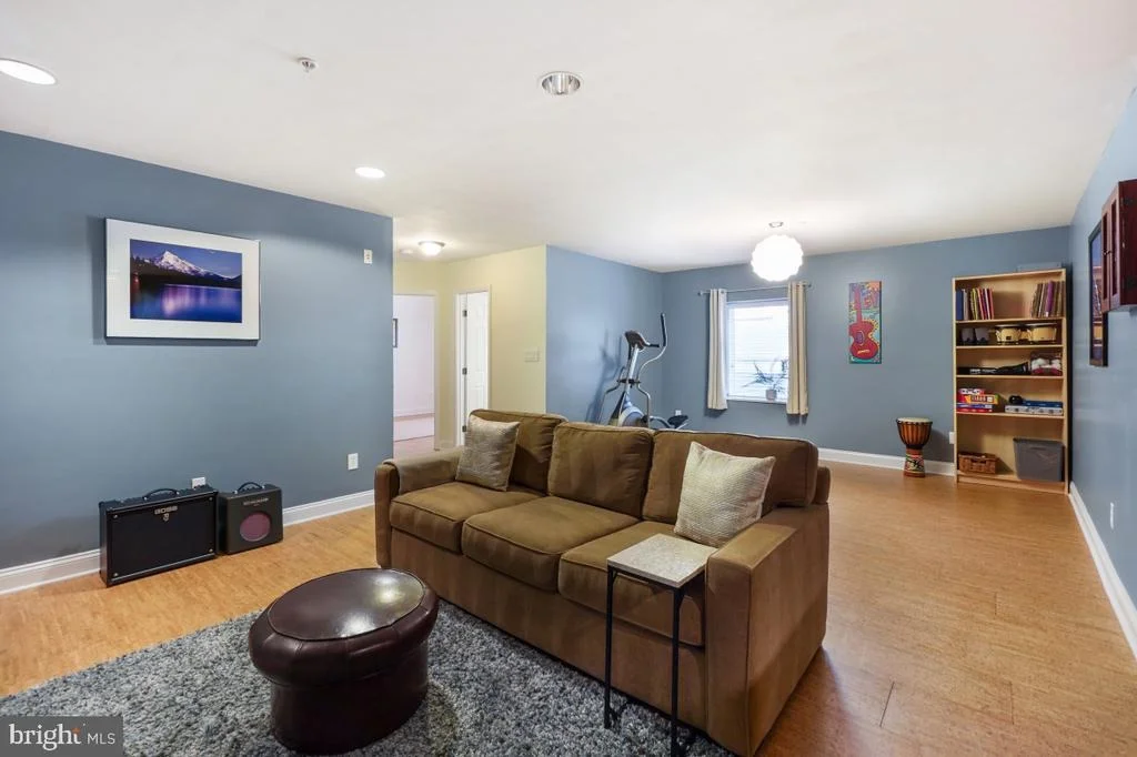 Photo of 412 SILVER SPRING AVENUE