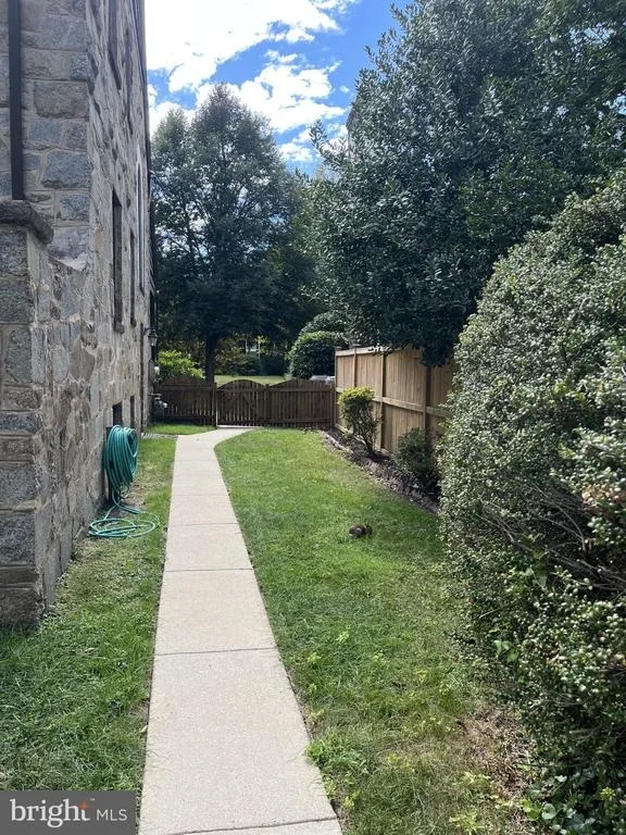 Photo of 105 SUMMERFIELD ROAD