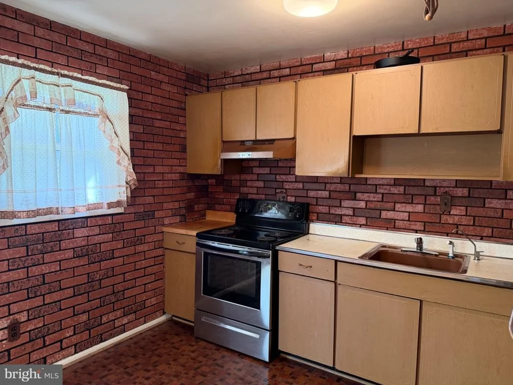 Photo of 6911 CANYON DRIVE