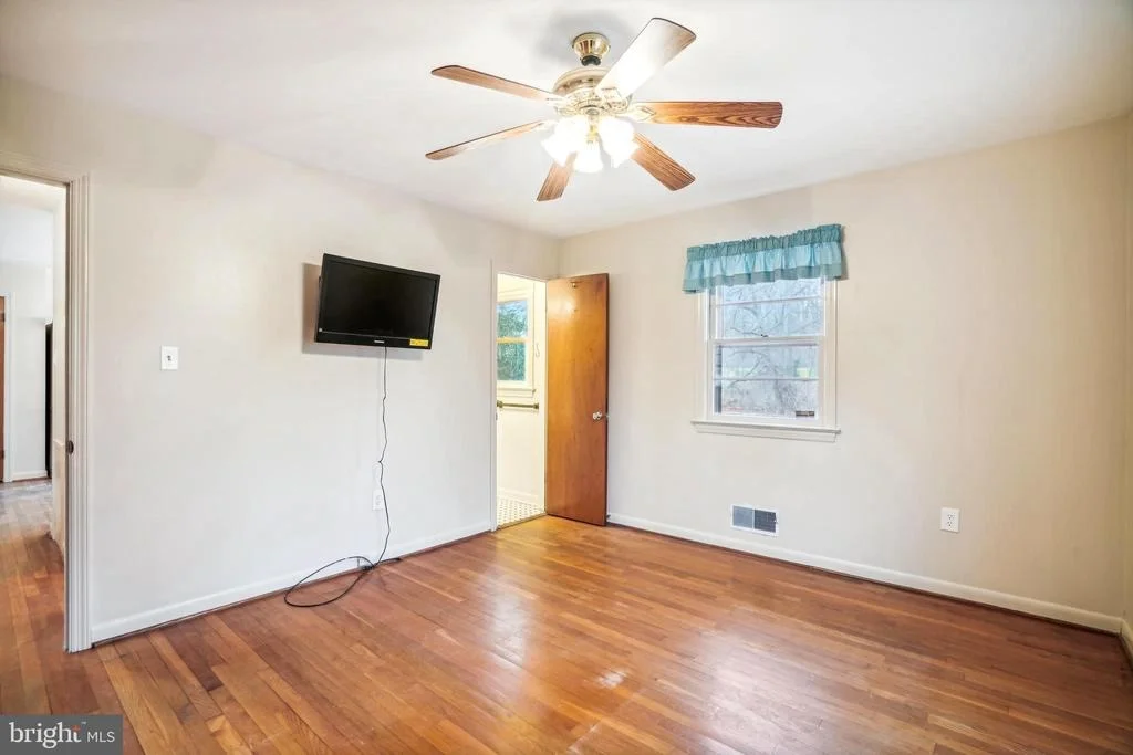 Photo of 5906 PARKWAY DRIVE