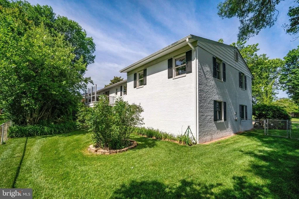 Photo of 5101 AMPTHILL DRIVE