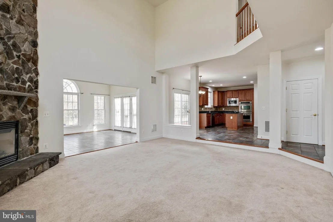 Photo of 19237 POTOMAC CREST DRIVE