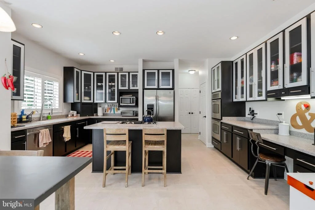Photo of 9809 JOHN ROBERT WAY