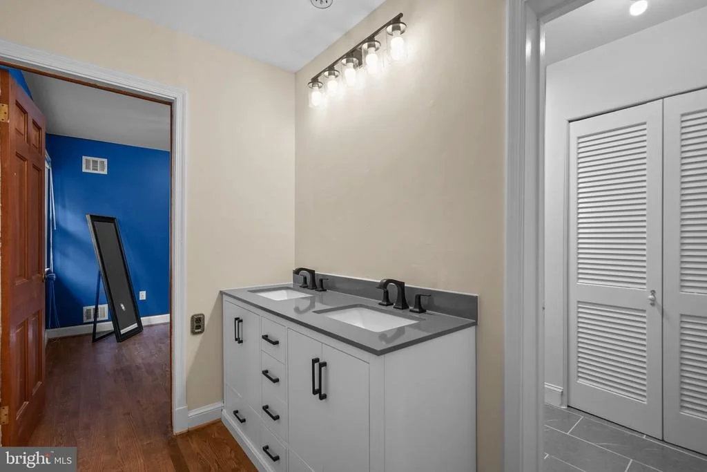 Photo of 3717 KING WILLIAM DRIVE