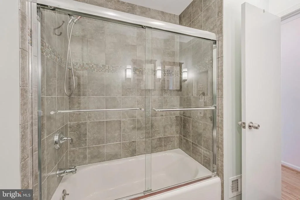 Photo of 1109 DEVON STREET