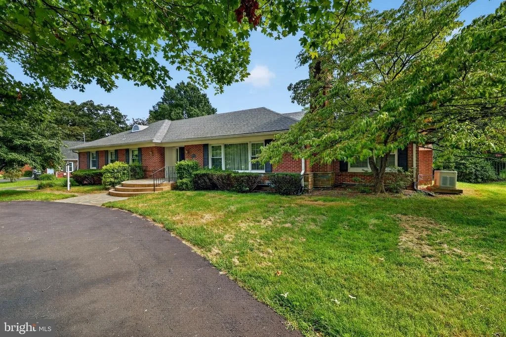 Photo of 805 ORCHARD WAY