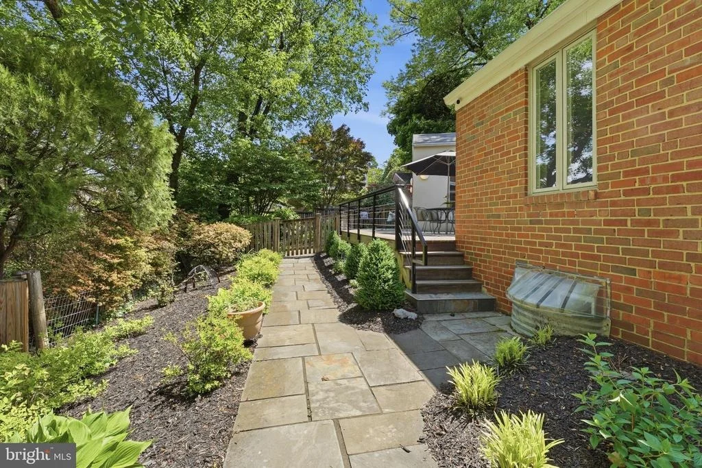 Photo of 9109 BRADFORD ROAD