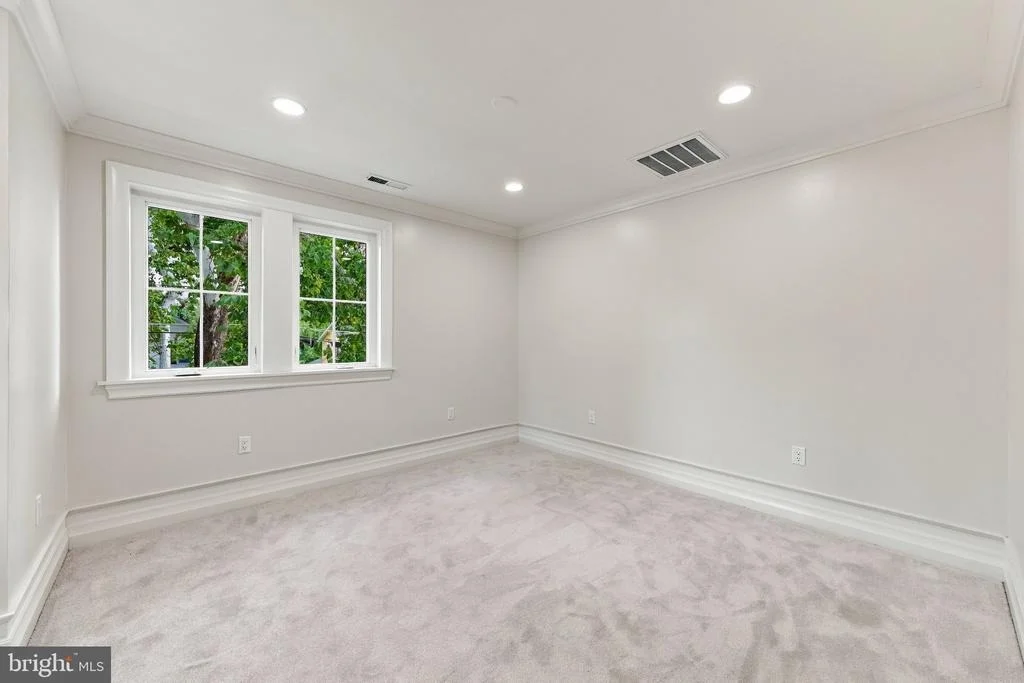 Photo of 230 E SUMMIT AVENUE